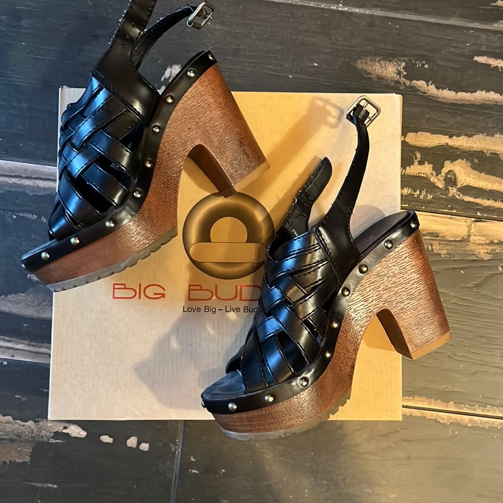 Perfect condition black sandals